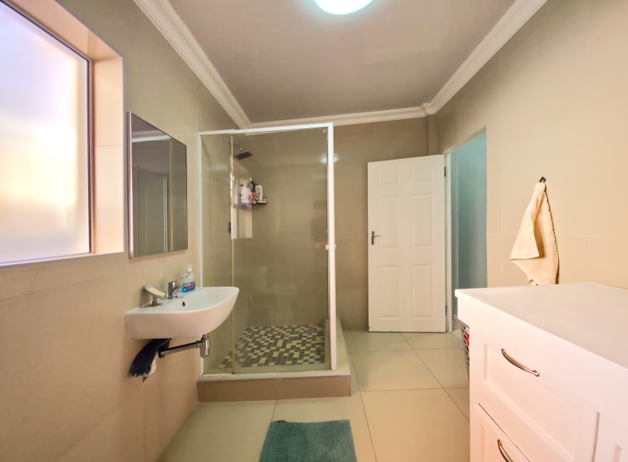 5 Bedroom Property for Sale in Hawston Western Cape